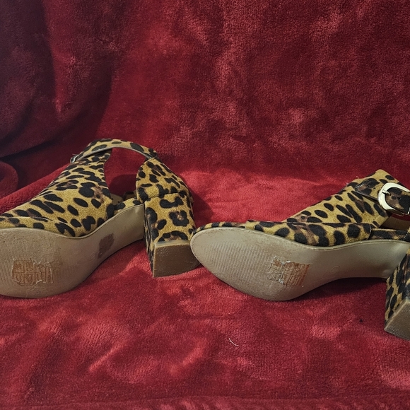 Brown Leopard peep toe booties by Lov Mark - Picture 5 of 6